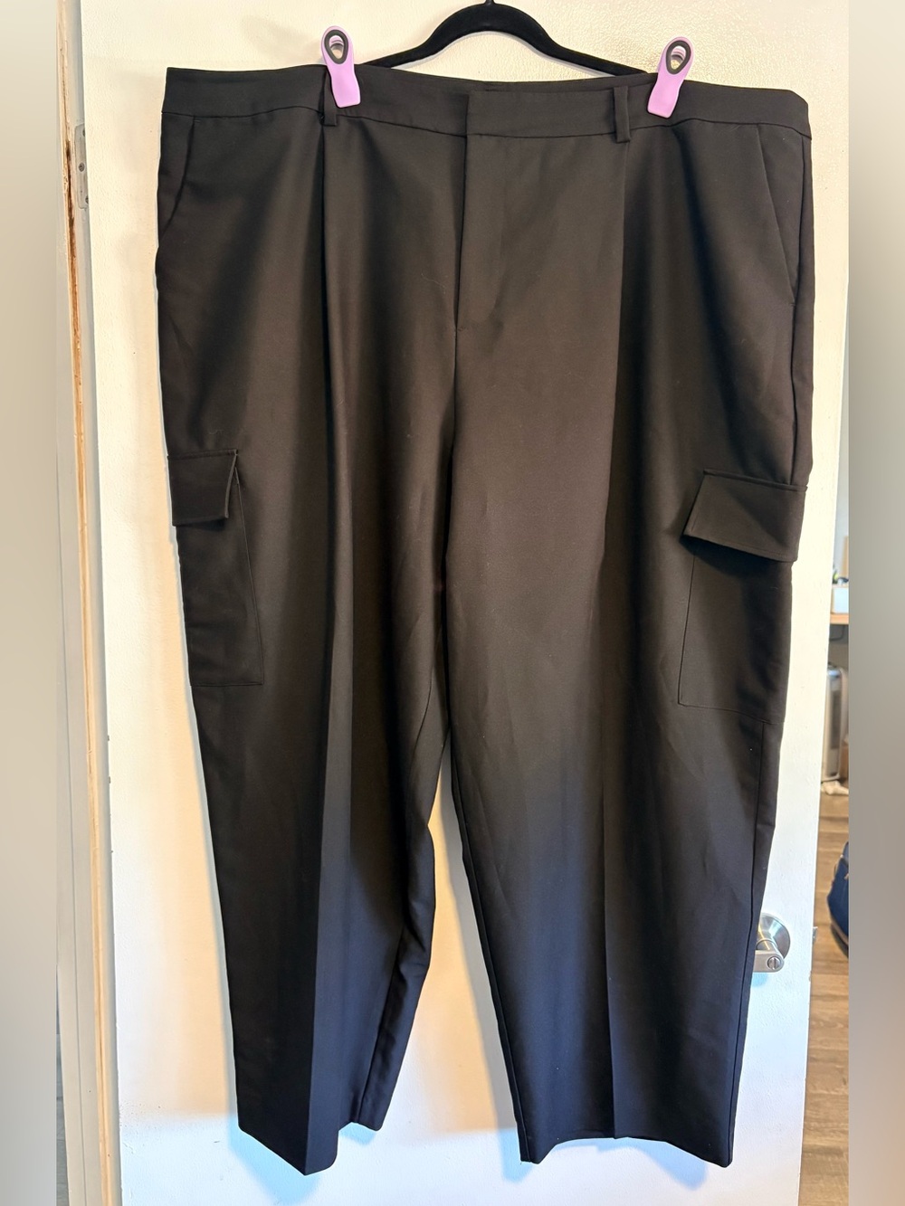 Eloquii Black Women’s Cargo Dress Pants - size 28